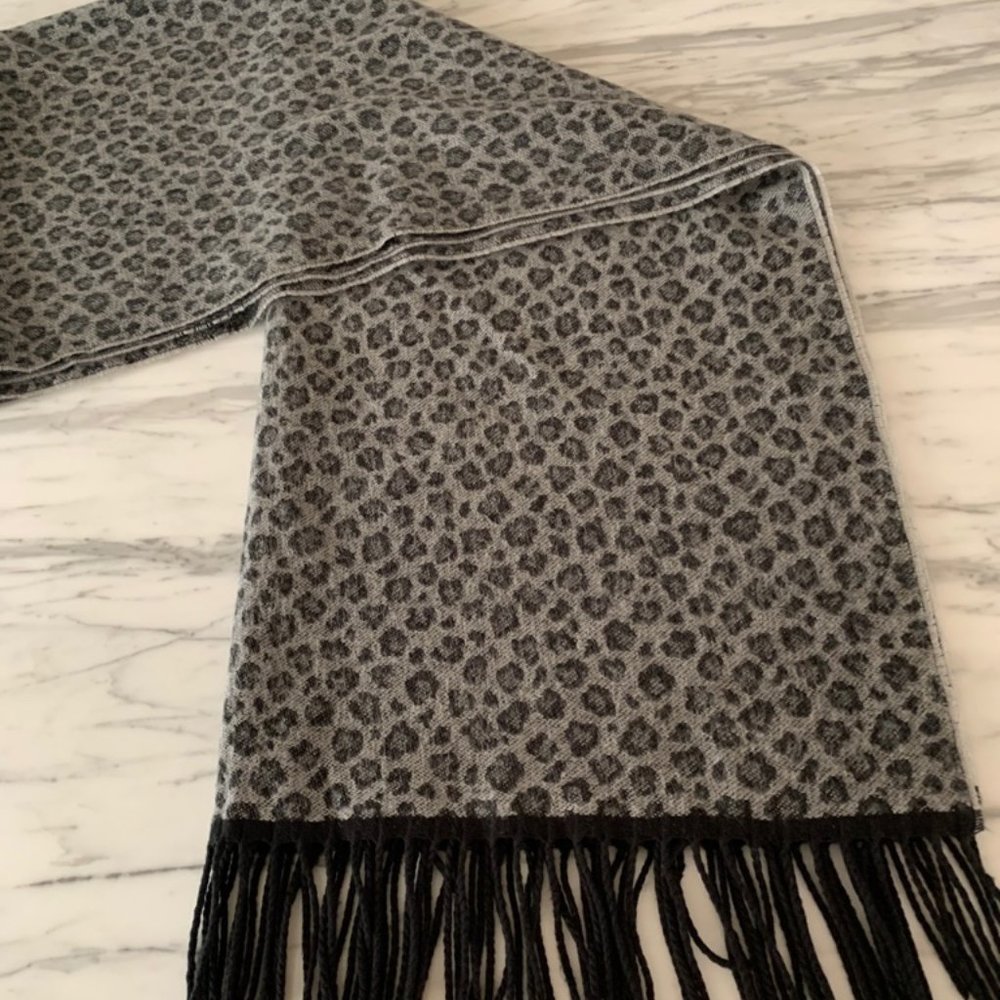 LIKE NEW Super Soft Leopard Print Blanket Scarf